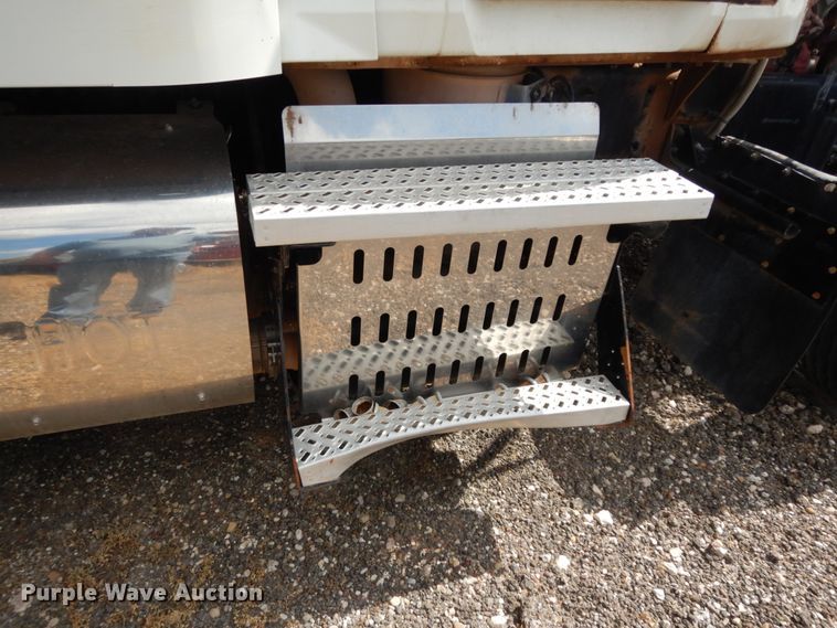 image for item DM6279 2015 Mack CHU613  semi truck