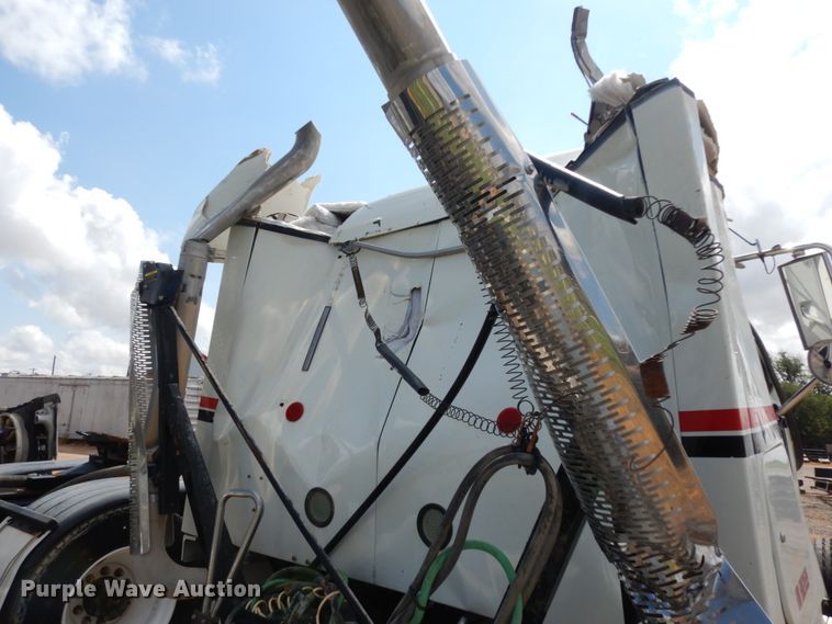 image for item DM6279 2015 Mack CHU613  semi truck