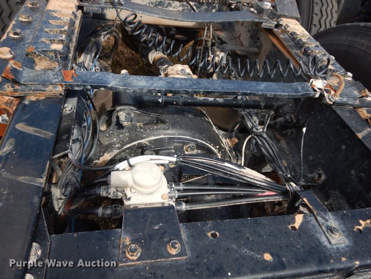 image for item DM6279 2015 Mack CHU613  semi truck