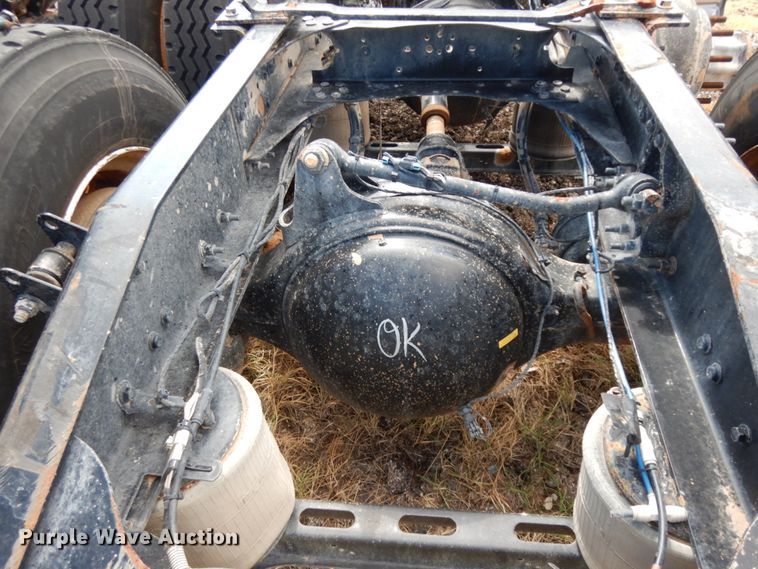 image for item DM6279 2015 Mack CHU613  semi truck