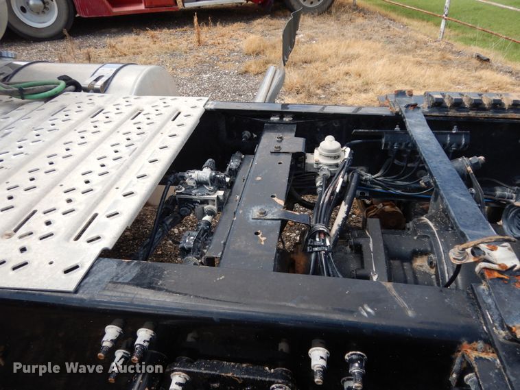 image for item DM6279 2015 Mack CHU613  semi truck