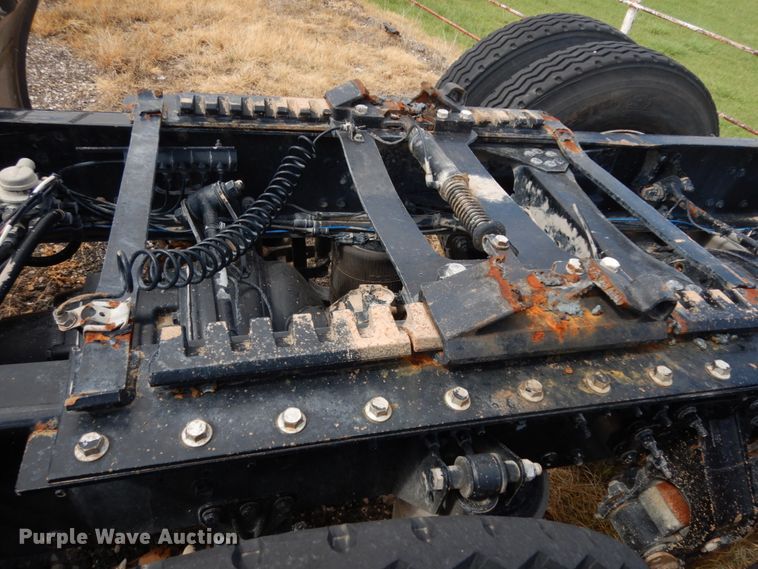 image for item DM6279 2015 Mack CHU613  semi truck