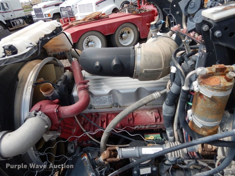 image for item DM6279 2015 Mack CHU613  semi truck