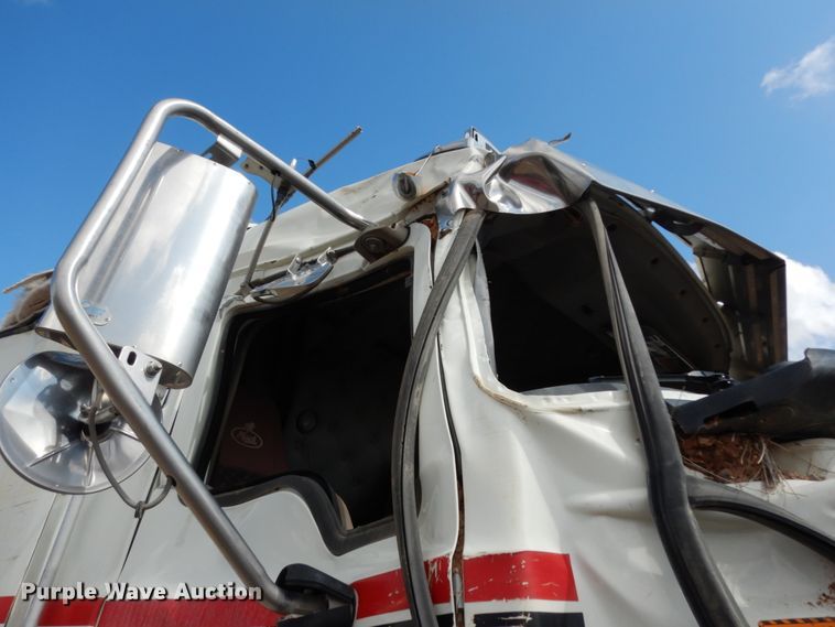 image for item DM6279 2015 Mack CHU613  semi truck