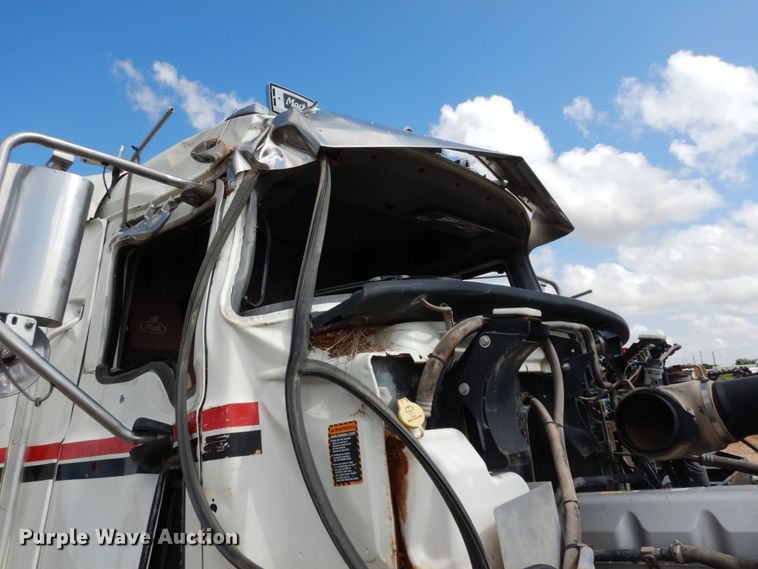 image for item DM6279 2015 Mack CHU613  semi truck