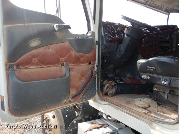 image for item DM6279 2015 Mack CHU613  semi truck