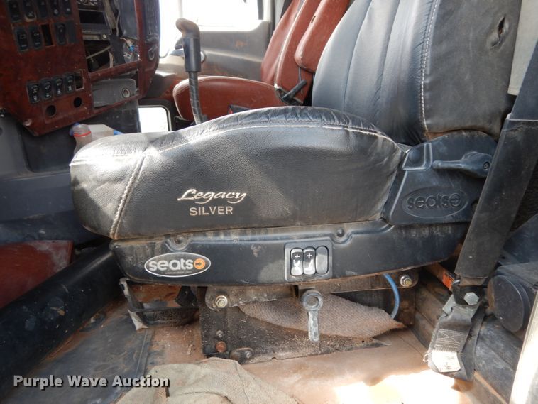 image for item DM6279 2015 Mack CHU613  semi truck