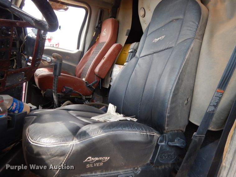 image for item DM6279 2015 Mack CHU613  semi truck