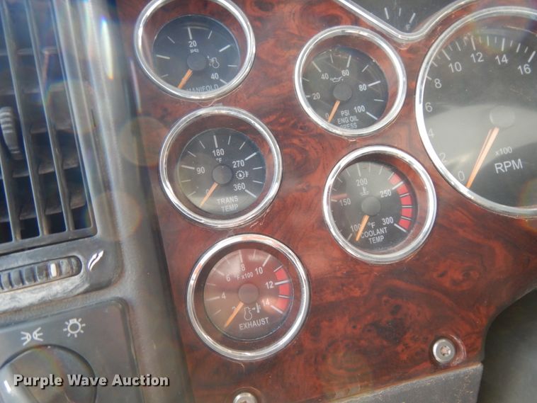 image for item DM6279 2015 Mack CHU613  semi truck