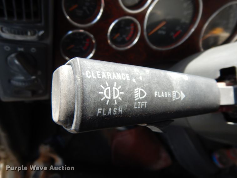 image for item DM6279 2015 Mack CHU613  semi truck