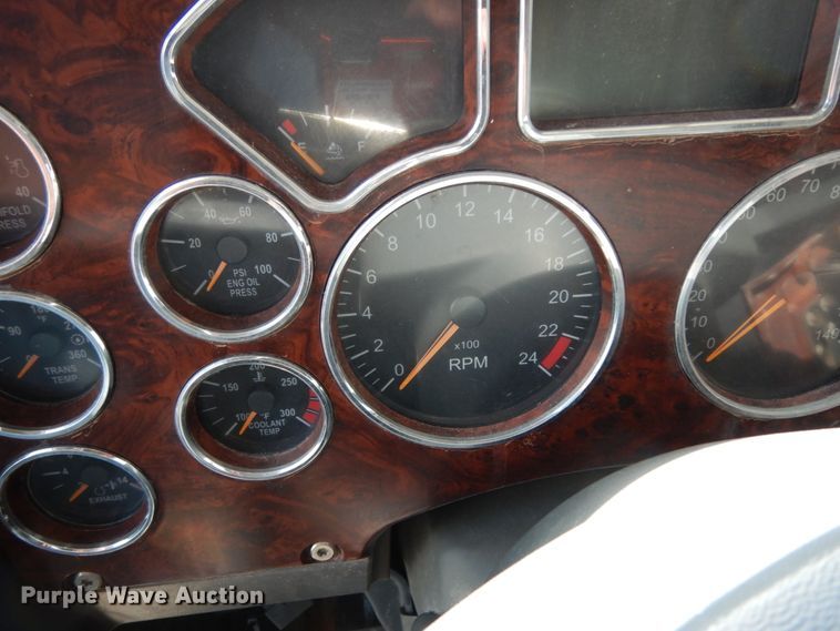 image for item DM6279 2015 Mack CHU613  semi truck