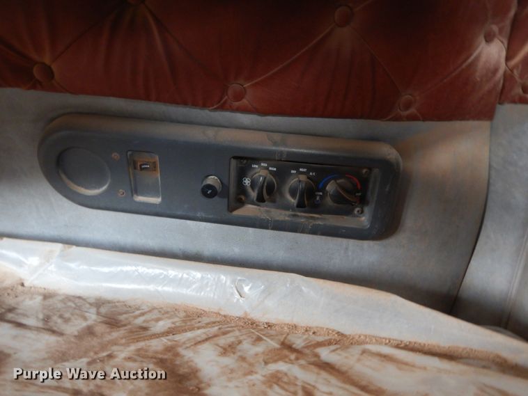 image for item DM6279 2015 Mack CHU613  semi truck