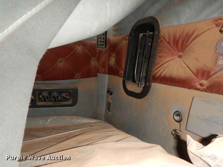 image for item DM6279 2015 Mack CHU613  semi truck