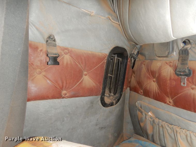 image for item DM6279 2015 Mack CHU613  semi truck