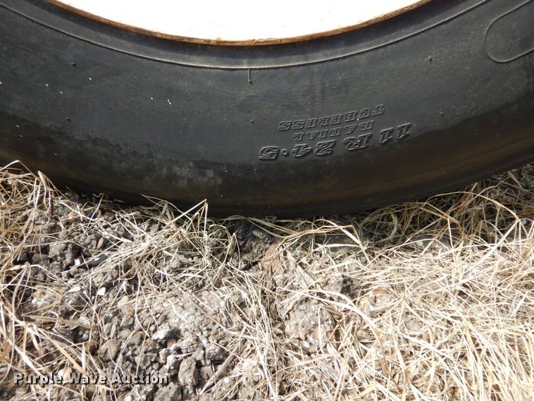 image for item DM6279 2015 Mack CHU613  semi truck