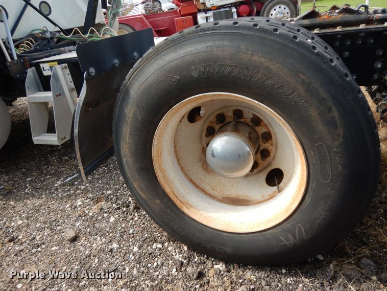 image for item DM6279 2015 Mack CHU613  semi truck