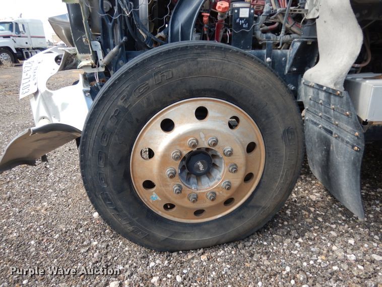 image for item DM6279 2015 Mack CHU613  semi truck