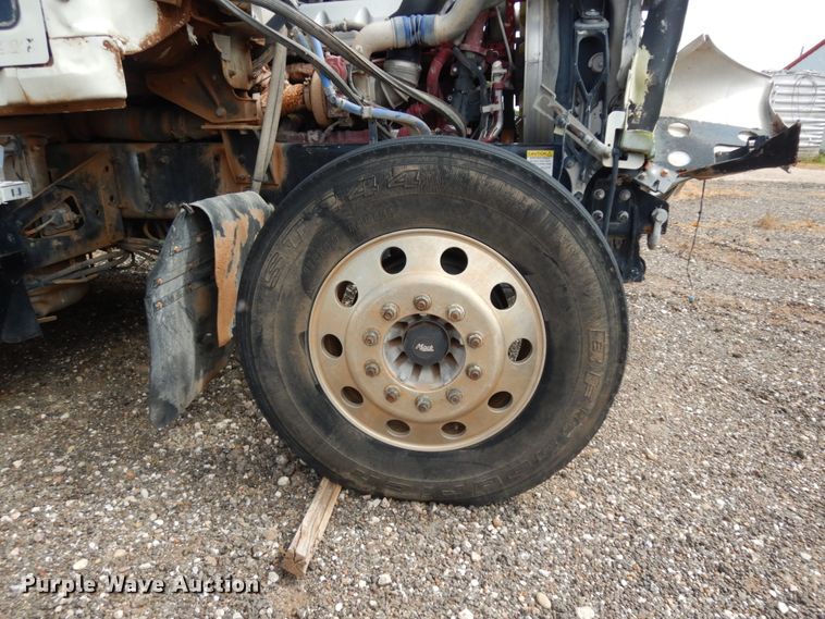 image for item DM6279 2015 Mack CHU613  semi truck