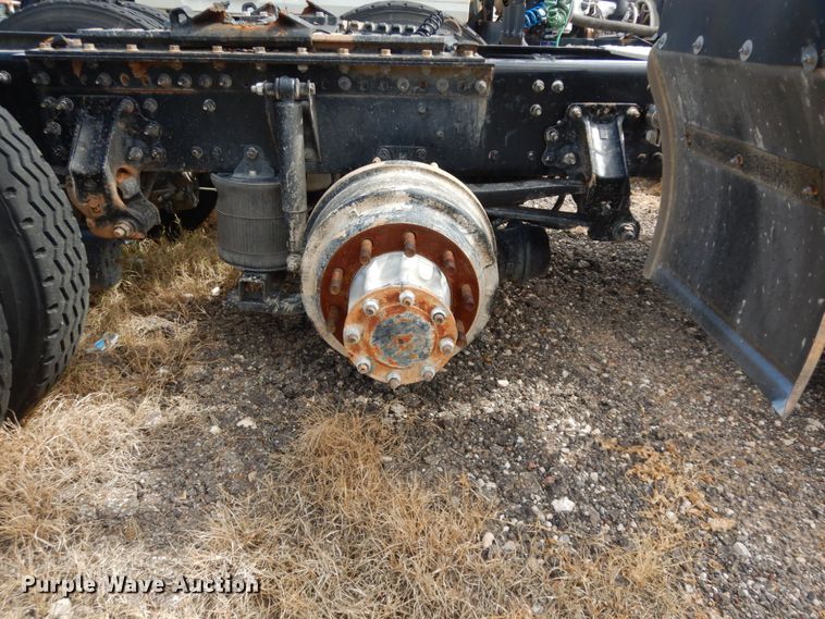 image for item DM6279 2015 Mack CHU613  semi truck