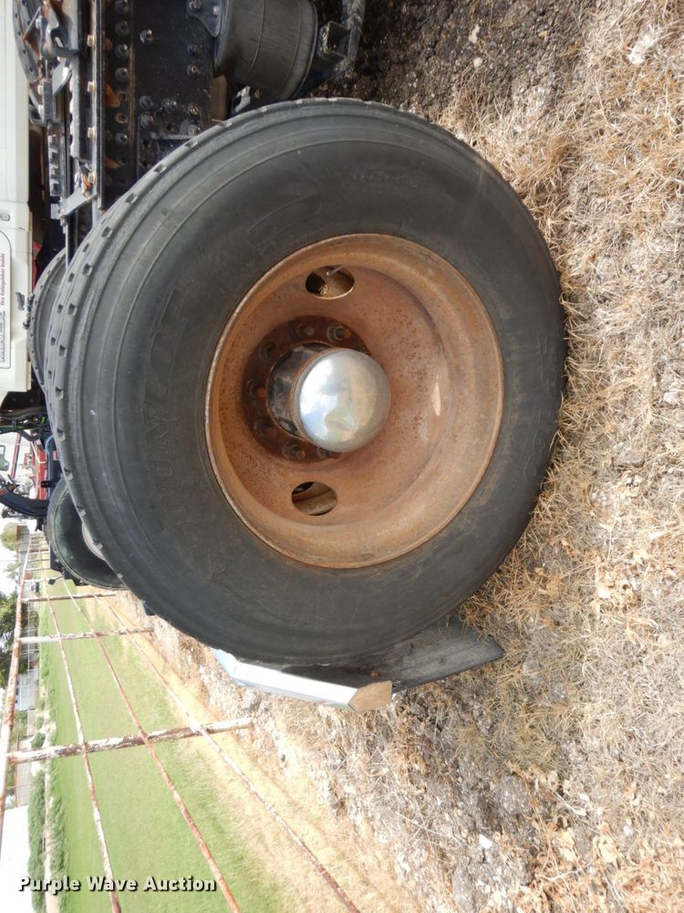 image for item DM6279 2015 Mack CHU613  semi truck