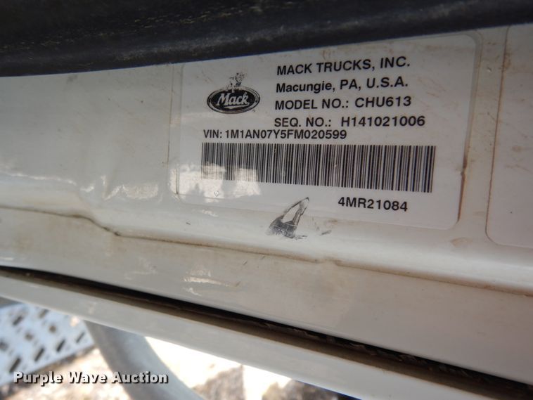 image for item DM6279 2015 Mack CHU613  semi truck