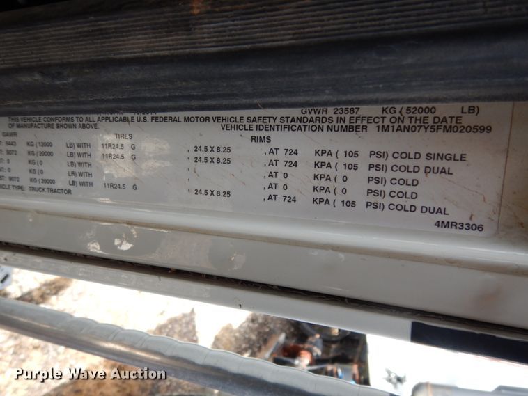 image for item DM6279 2015 Mack CHU613  semi truck