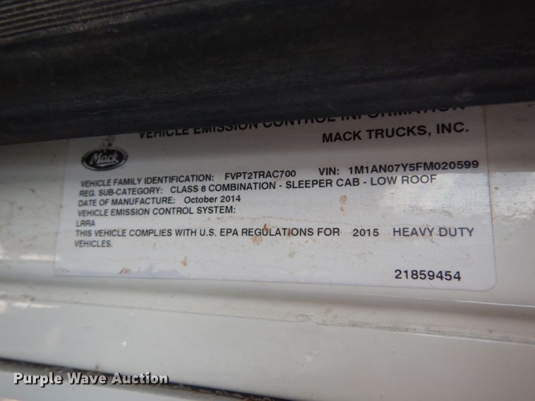 image for item DM6279 2015 Mack CHU613  semi truck