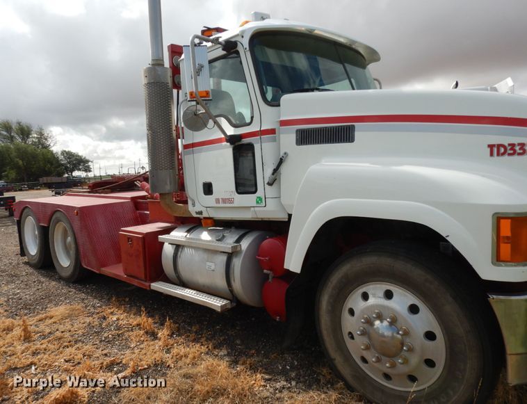 image for item DM6282 2007 Mack CHN613  semi truck