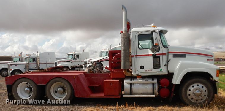 image for item DM6282 2007 Mack CHN613  semi truck