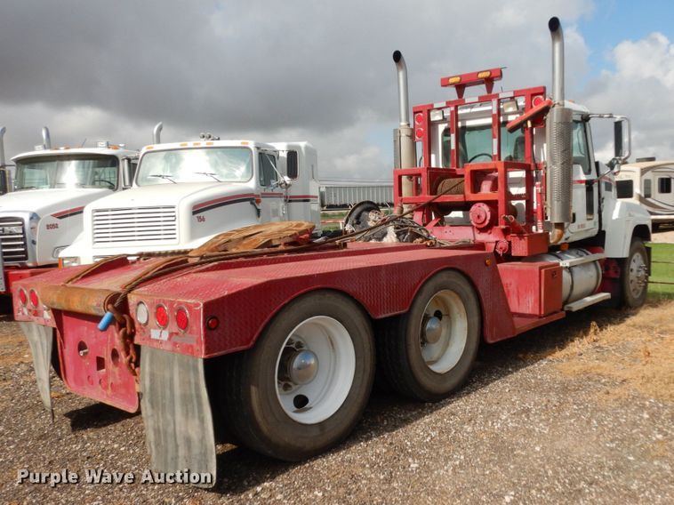 image for item DM6282 2007 Mack CHN613  semi truck