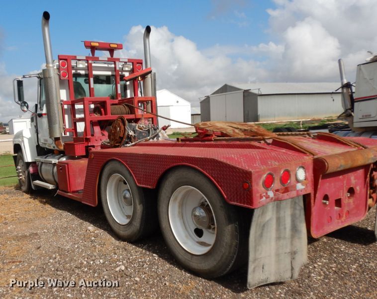 image for item DM6282 2007 Mack CHN613  semi truck