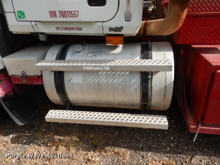 image for item DM6282 2007 Mack CHN613  semi truck