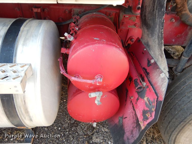 image for item DM6282 2007 Mack CHN613  semi truck