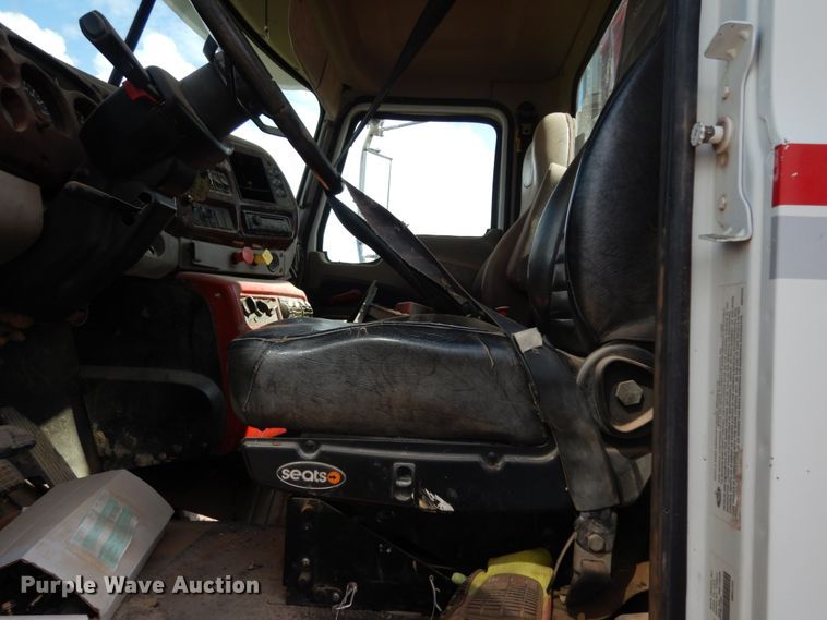 image for item DM6282 2007 Mack CHN613  semi truck