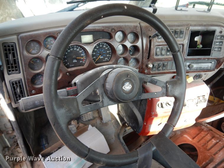 image for item DM6282 2007 Mack CHN613  semi truck