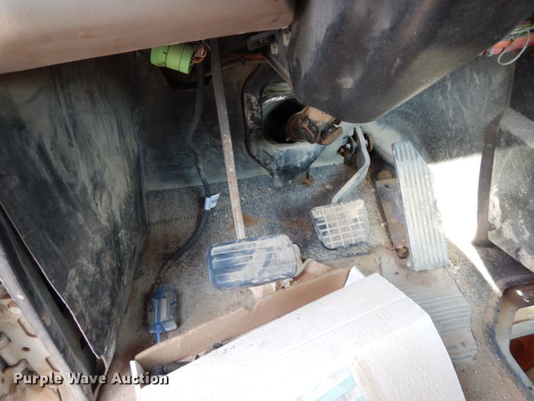 image for item DM6282 2007 Mack CHN613  semi truck