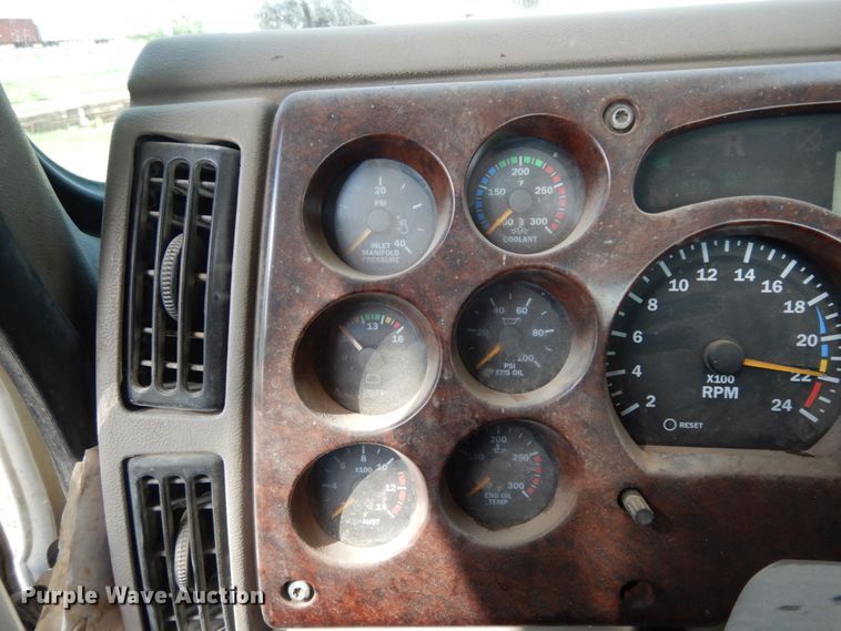 image for item DM6282 2007 Mack CHN613  semi truck