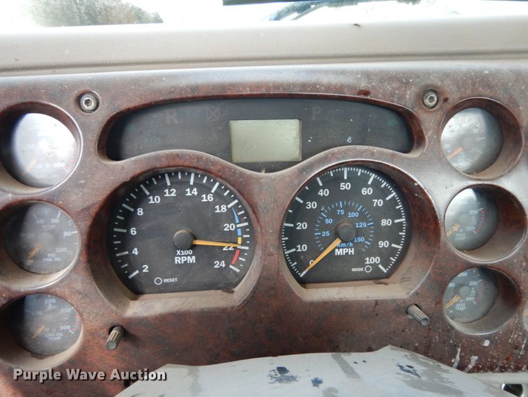 image for item DM6282 2007 Mack CHN613  semi truck