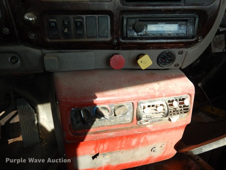 image for item DM6282 2007 Mack CHN613  semi truck