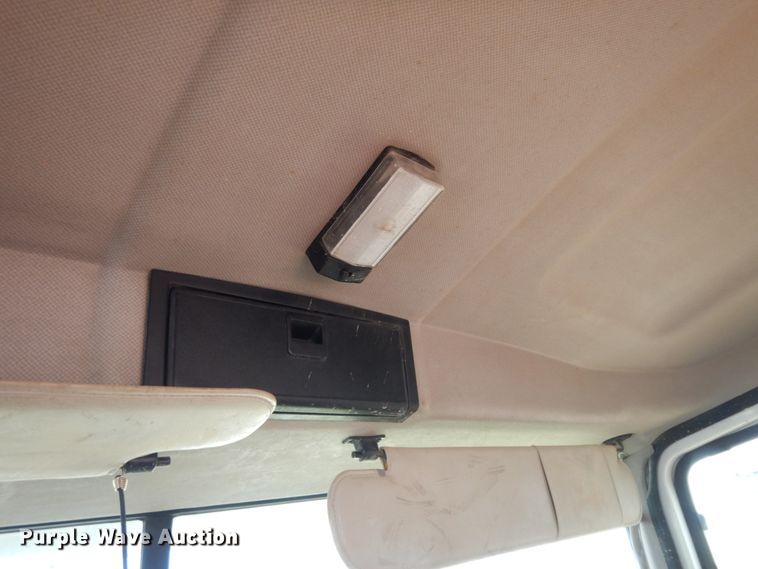 image for item DM6282 2007 Mack CHN613  semi truck