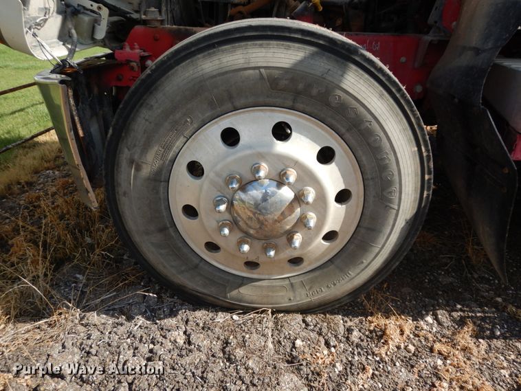 image for item DM6282 2007 Mack CHN613  semi truck