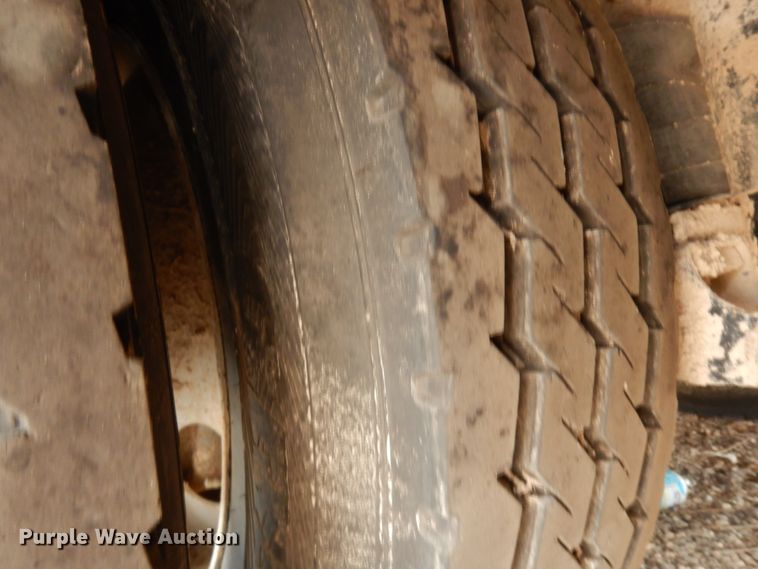 image for item DM6282 2007 Mack CHN613  semi truck