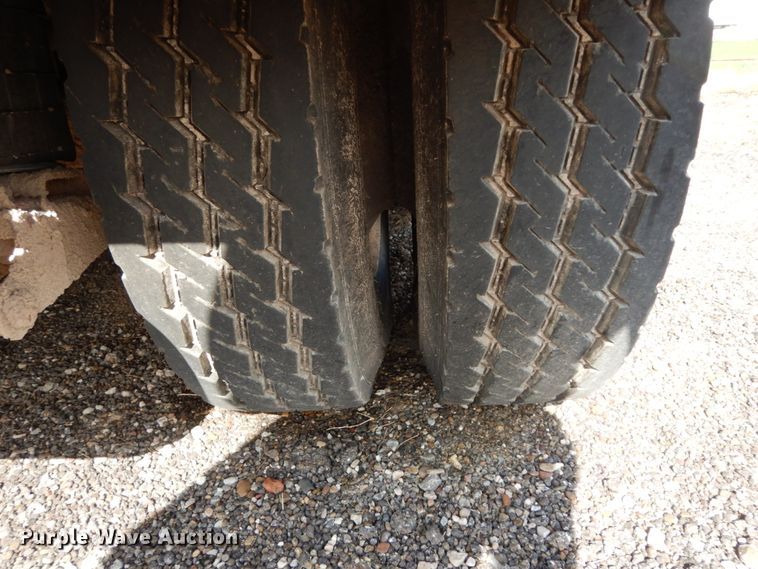 image for item DM6282 2007 Mack CHN613  semi truck