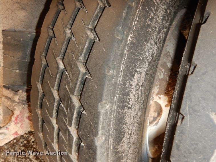 image for item DM6282 2007 Mack CHN613  semi truck