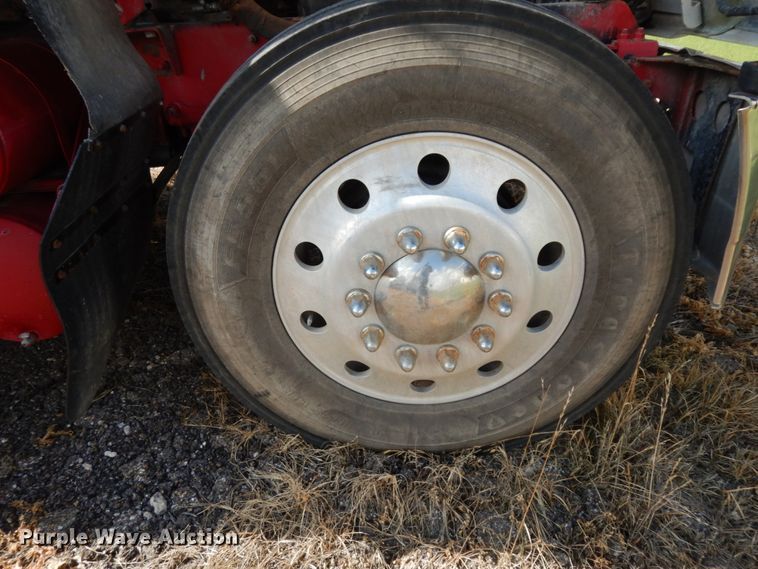 image for item DM6282 2007 Mack CHN613  semi truck