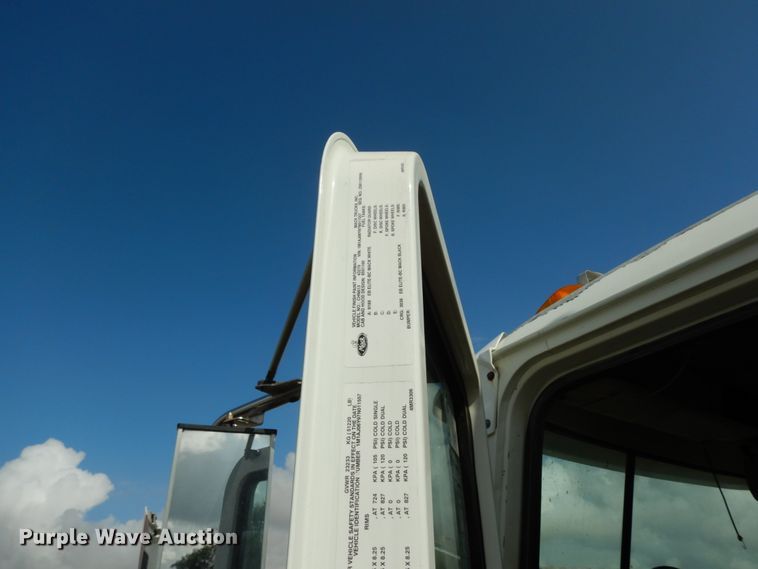 image for item DM6282 2007 Mack CHN613  semi truck