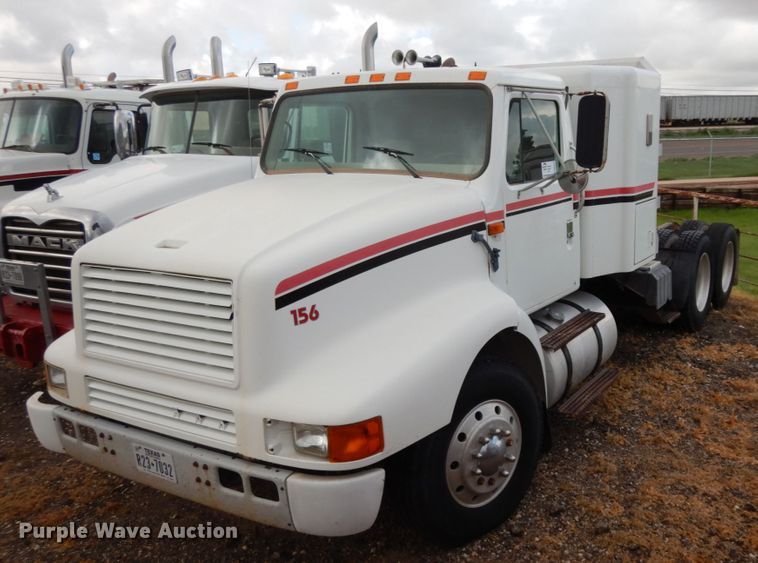 image for item DM6283 1996 International 8200  semi truck