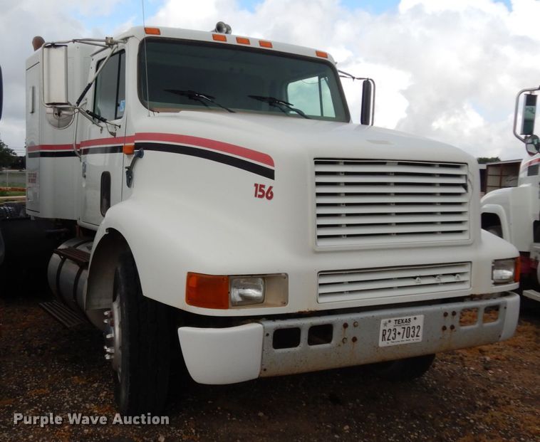 image for item DM6283 1996 International 8200  semi truck