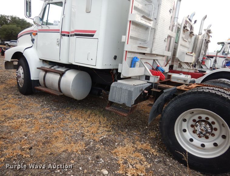 image for item DM6283 1996 International 8200  semi truck