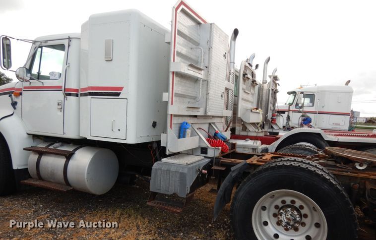 image for item DM6283 1996 International 8200  semi truck